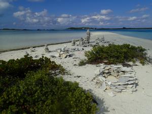 Sand Bar with Cairns: Islet near Cambridge Cay 